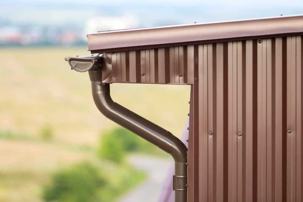 Steel building gutter system for durable roof drainage solutions.